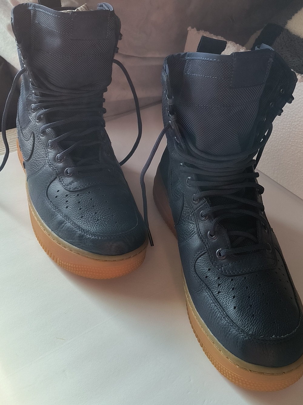 Nike Men's Black High-Top Sneakers with Gum Sole